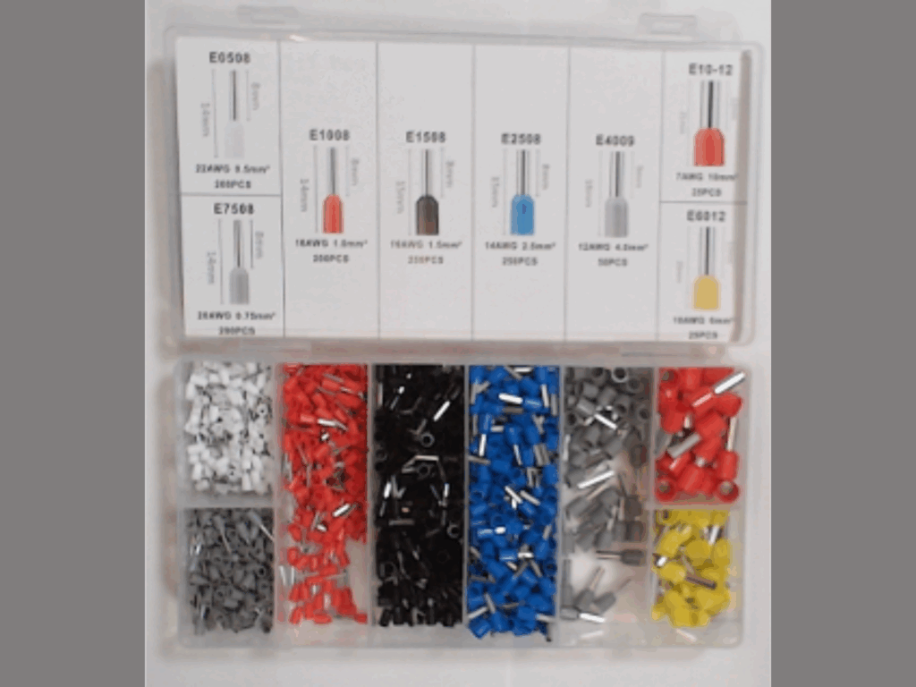 フェルール端子の画像。
ケースに大きさ順に入っているAWG規格に準じた端子。