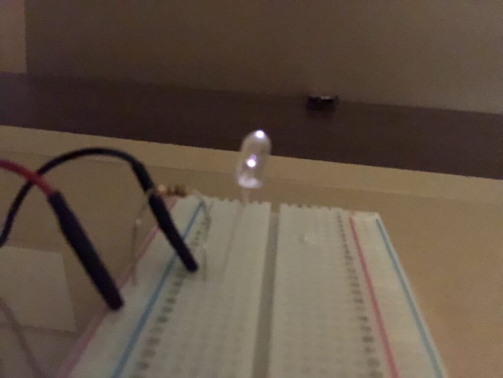 赤外LEDが発光しているのを確認した画像