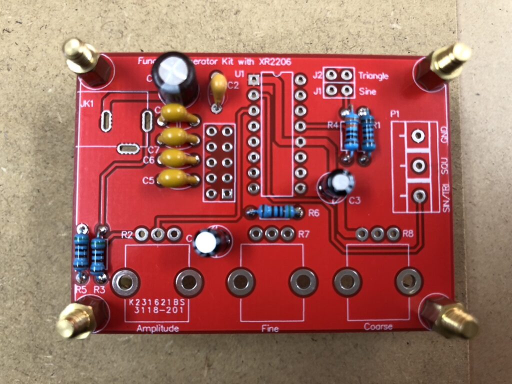 発振回路キットの受動素子を統べてはんだ付けした様子
