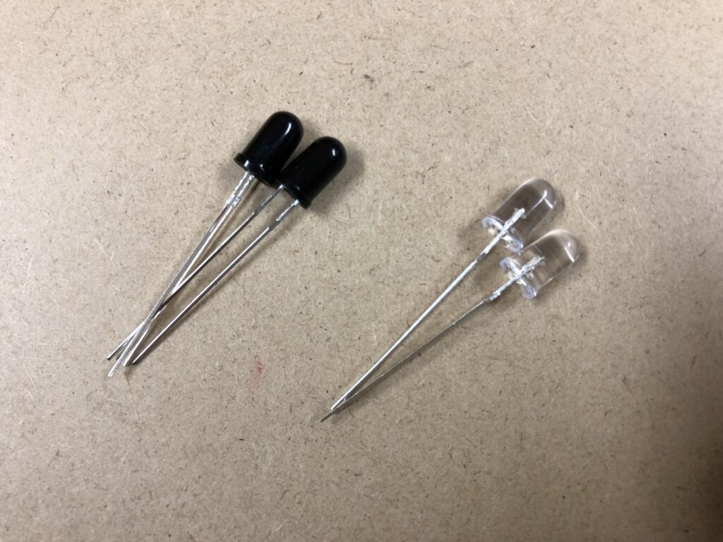 ホトダイオードと赤外LED、見た目にはわからない