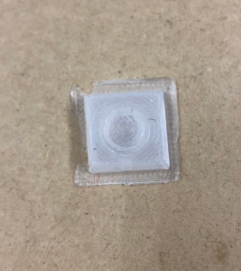 シリコンを硬化後、モールドのバリがある画像